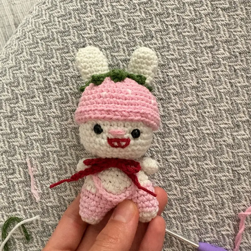 Tavşan – Amigurumi anahtarlık ve çanta süsü modeli, @7vf5swf5sw