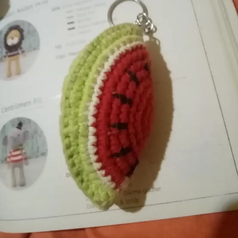 Amigurumi karpuz anahtarlık – Amigurumi anahtarlık ve çanta süsü modeli, @gamze1111