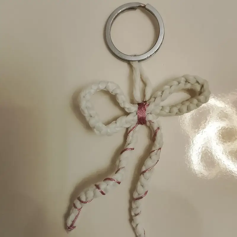 Fiyonk – Amigurumi anahtarlık ve çanta süsü modeli, @Elif_1571