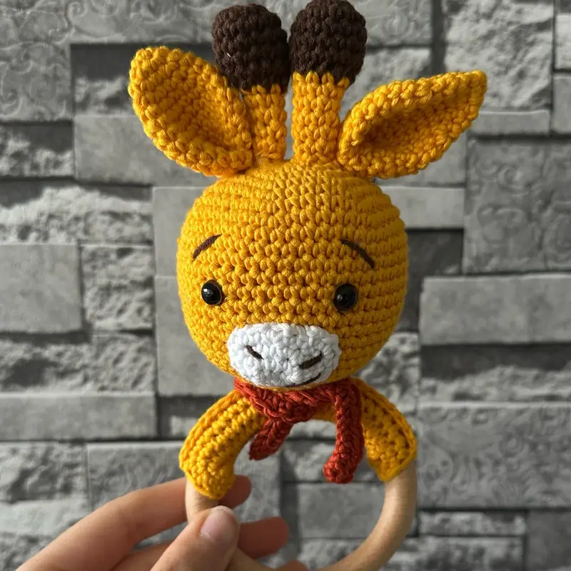 Zürafa çıngırak – Amigurumi çıngırak ve uyku arkadaşı modeli, @birfincan_ilmek