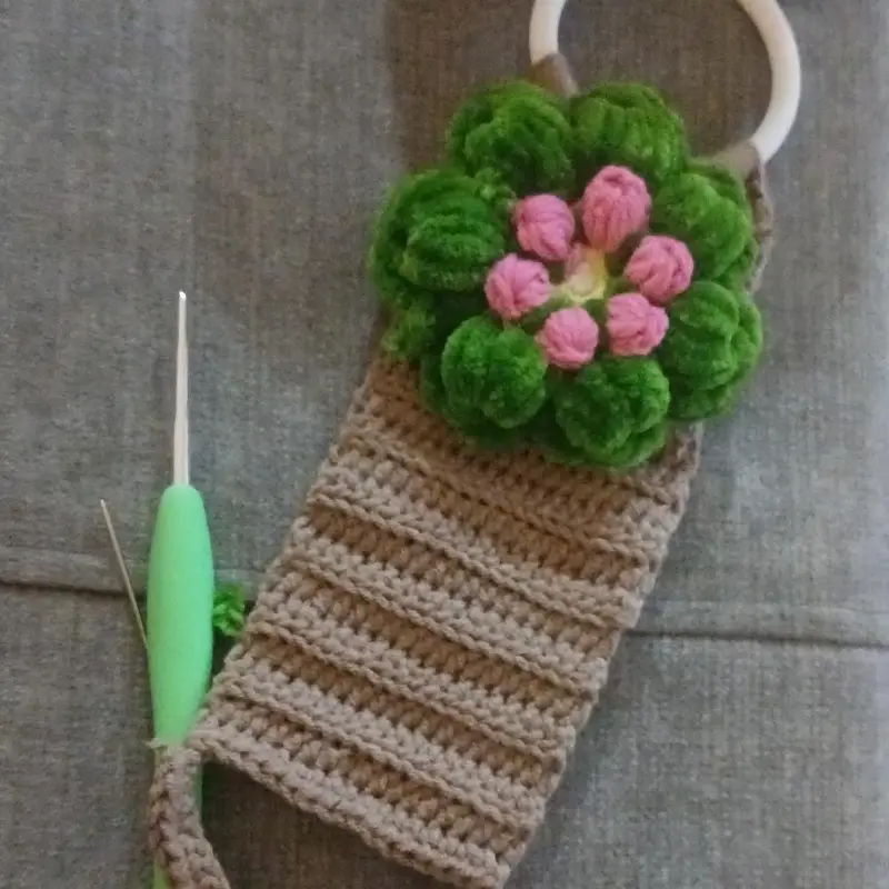 Amigurumi – Örgü ev dekoru ve çiçek modeli, @061990nadire