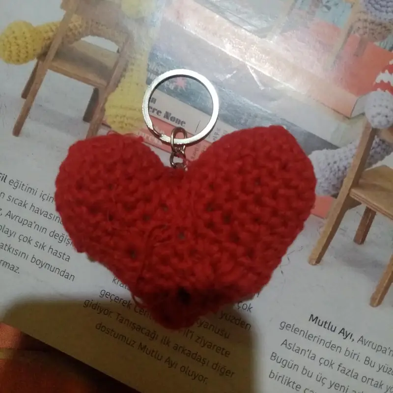 Amigurumi kalp anahtarlık – Amigurumi anahtarlık ve çanta süsü modeli, @gamze1111