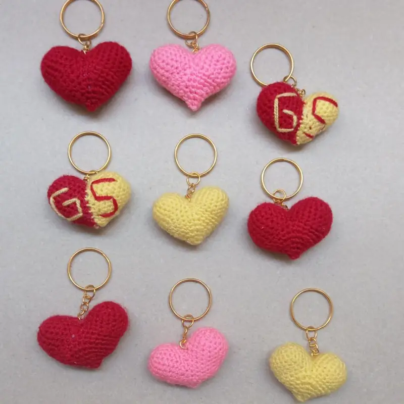 Kalpli anahtarlıklar – Amigurumi anahtarlık ve çanta süsü modeli, @orgudunyamm34_