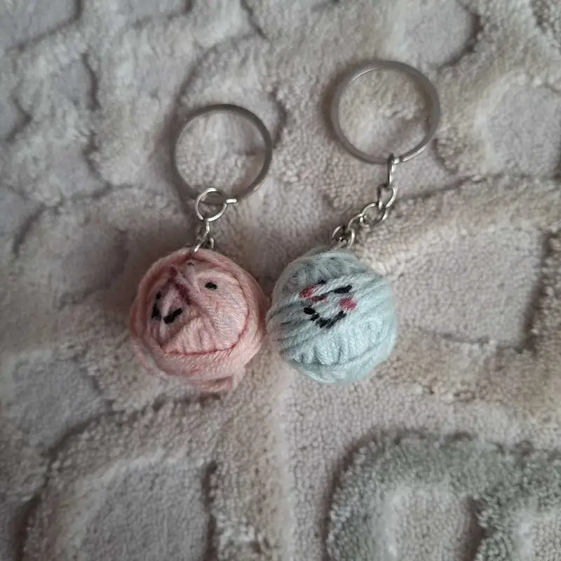 İkiz anahtarlıklar – Amigurumi anahtarlık ve çanta süsü modeli, @e.333