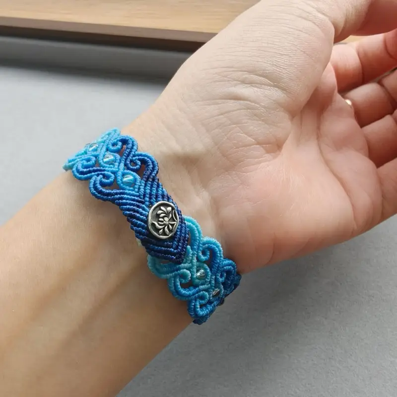 Hand-braided bracelet with sea-blue gradient – Makrome modeli, @Danjewel