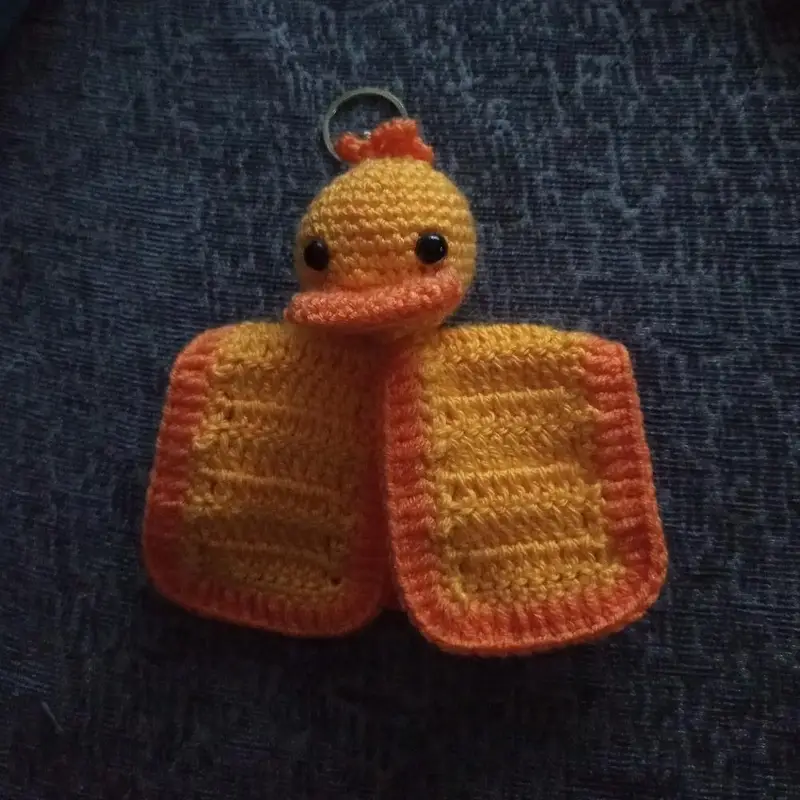 Havuç kafa – Amigurumi anahtarlık ve çanta süsü modeli, @zera__zera
